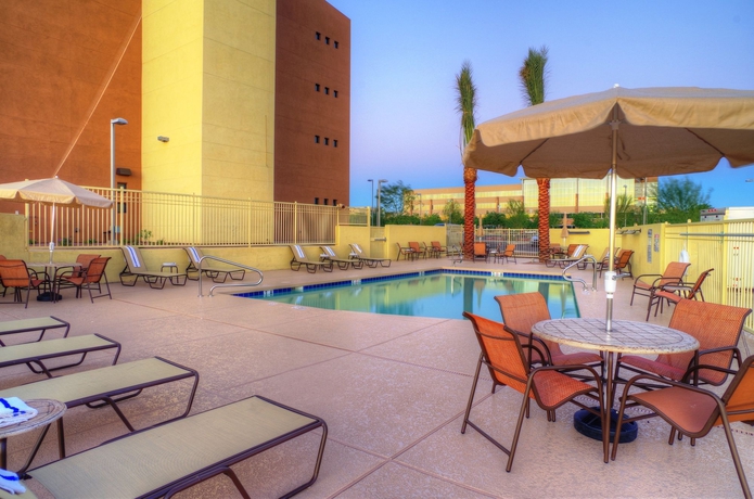 Imagen de la piscina del Hotel Holiday Inn Express and Suites Phoenix North Scottsdale, An Ihg. Foto 16