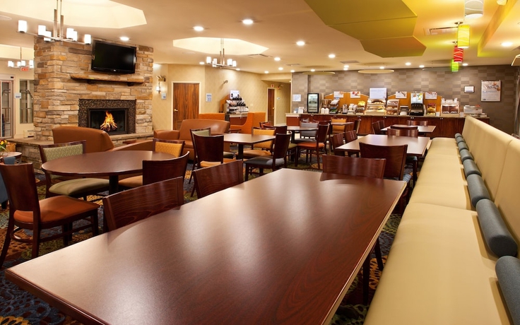 Imagen del bar/restaurante del Hotel Holiday Inn Express and Suites Pittsburgh Airport, An Ihg. Foto 3