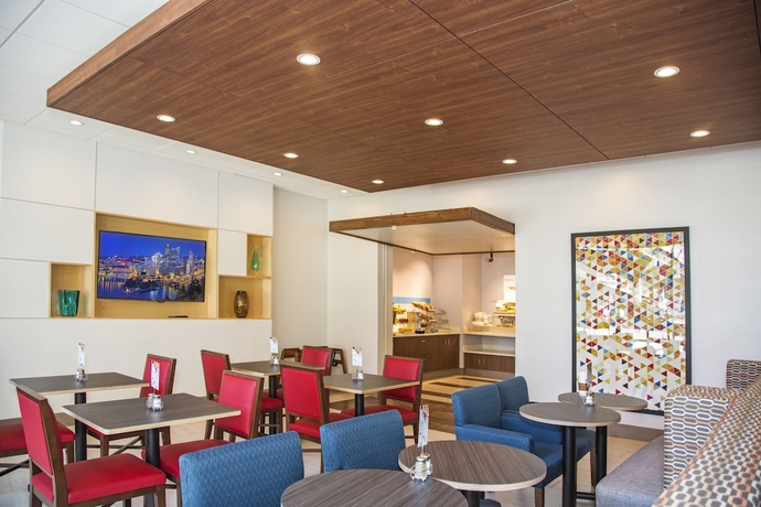 Imagen del bar/restaurante del Hotel Holiday Inn Express and Suites Pittsburgh North Shore, An Ihg. Foto 3