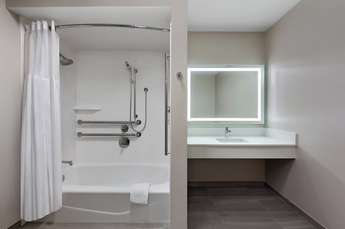Imagen de la habitación del Hotel Holiday Inn Express and Suites Pittsfield-Lenox-Berkshires by IHG. Foto 9