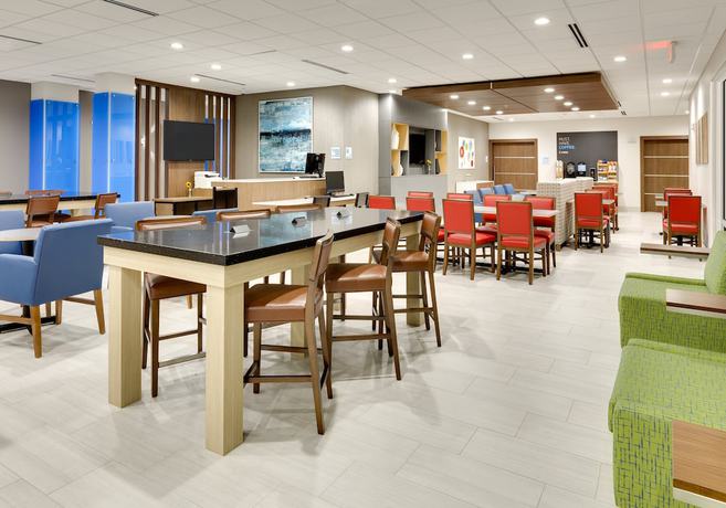 Imagen de los interiores del Hotel Holiday Inn Express and Suites Plano - The Colony, an IHG. Foto 17