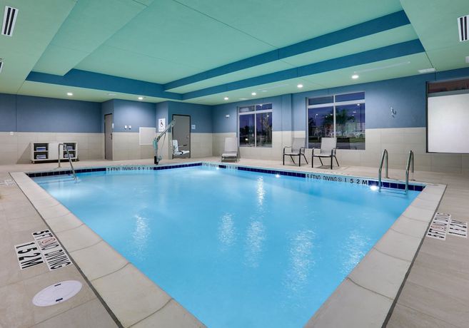 Imagen de la piscina del Hotel Holiday Inn Express and Suites Plano - The Colony, an IHG. Foto 19