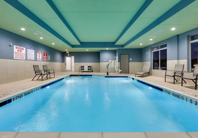 Imagen de la piscina del Hotel Holiday Inn Express and Suites Plano - The Colony, an IHG. Foto 20