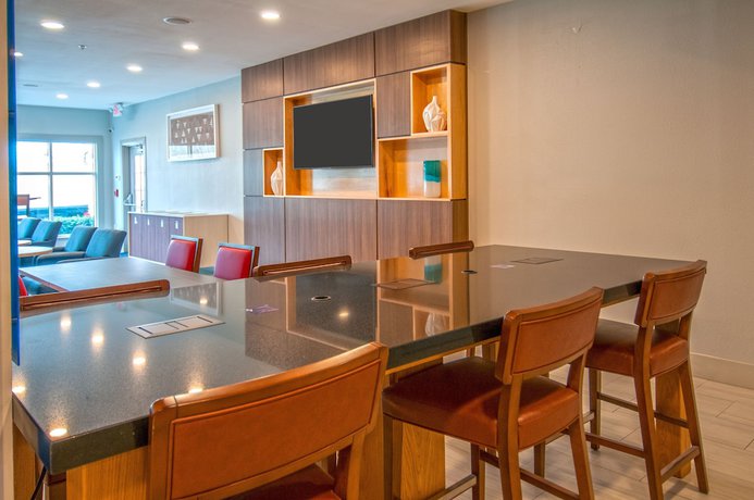 Imagen de los interiores del Hotel Holiday Inn Express and Suites Plano West - Frisco by IHG. Foto 19