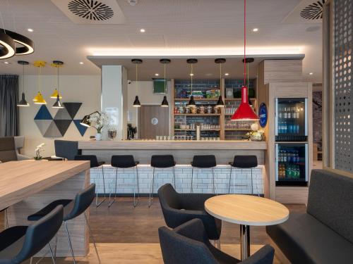 Imagen del bar/restaurante del Hotel Holiday Inn Express and Suites Potsdam, An Ihg. Foto 2