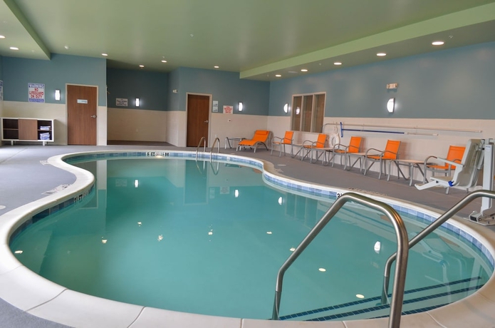 Imagen de la piscina del Hotel Holiday Inn Express and Suites Raleigh Airport - Brier Creek, An Ihg. Foto 19