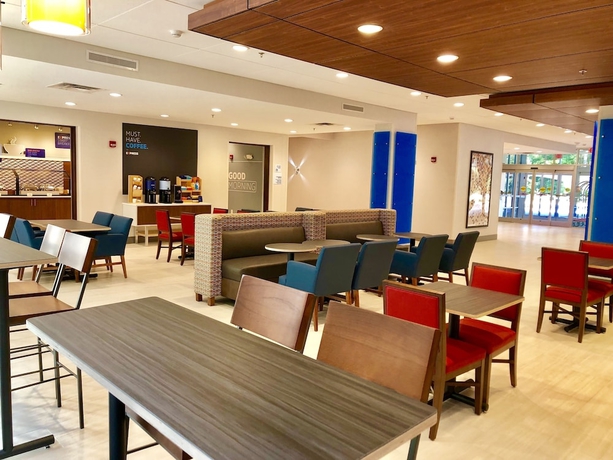 Imagen del bar/restaurante del Hotel Holiday Inn Express and Suites Raleigh Airport - Brier Creek, An Ihg. Foto 5