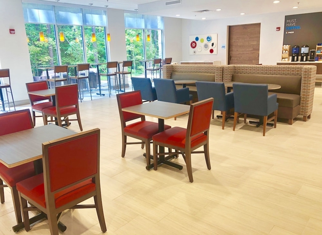 Imagen del bar/restaurante del Hotel Holiday Inn Express and Suites Raleigh Airport - Brier Creek, An Ihg. Foto 6