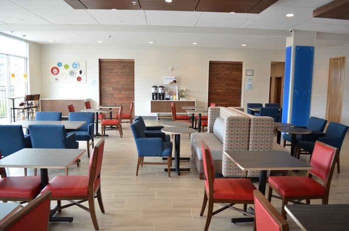 Imagen del bar/restaurante del Hotel Holiday Inn Express and Suites Raleigh Airport - Brier Creek, An Ihg. Foto 7