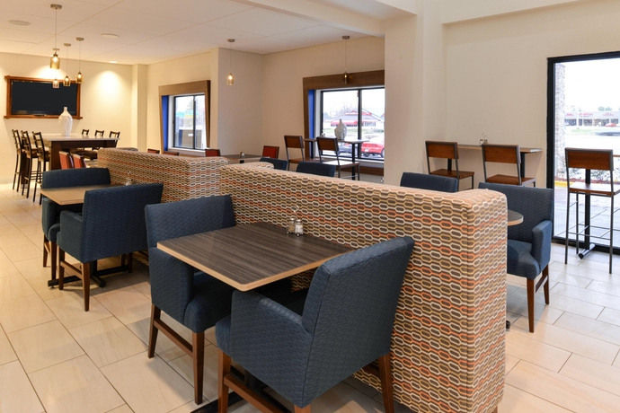 Imagen de la habitación del Hotel Holiday Inn Express and Suites Raleigh Ne - Medical Ctr Area, An Ihg. Foto 15