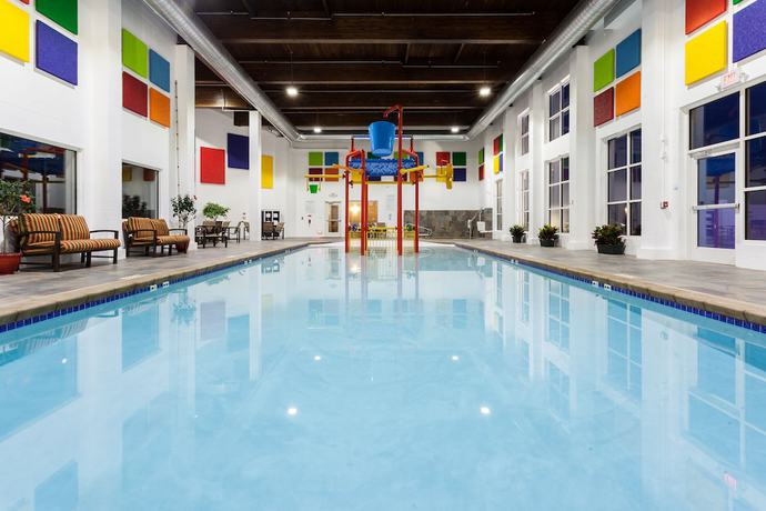 Imagen de la piscina del Hotel Holiday Inn Express and Suites Rapid City, An Ihg. Foto 19