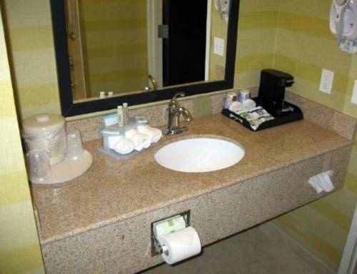 Imagen de la habitación del Hotel Holiday Inn Express and Suites Red Bluff-south Redding, An Ihg. Foto 2