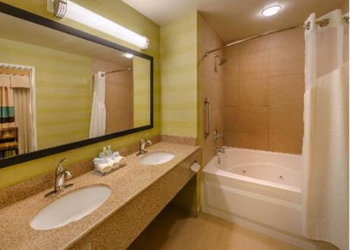 Imagen de la habitación del Hotel Holiday Inn Express and Suites Red Bluff-south Redding, An Ihg. Foto 6
