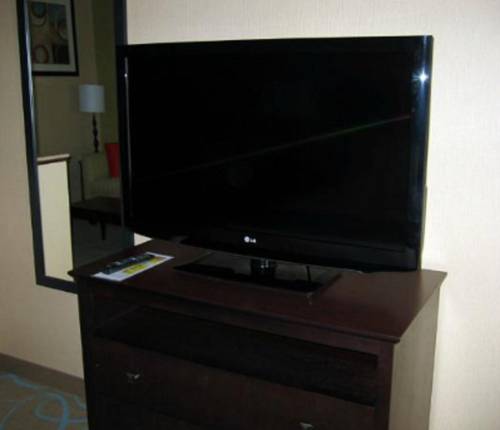 Imagen de la habitación del Hotel Holiday Inn Express and Suites Red Bluff-south Redding, An Ihg. Foto 11