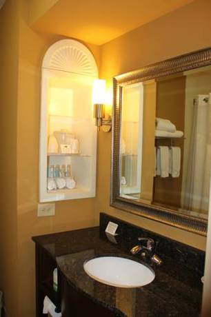 Imagen de la habitación del Hotel Holiday Inn Express and Suites Richmond, An Ihg. Foto 12
