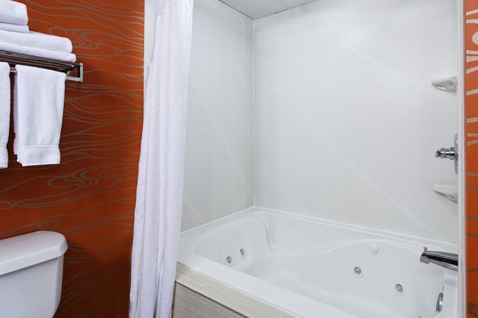 Imagen de la habitación del Hotel Holiday Inn Express and Suites Richmond-Brandermill, an IHG. Foto 10