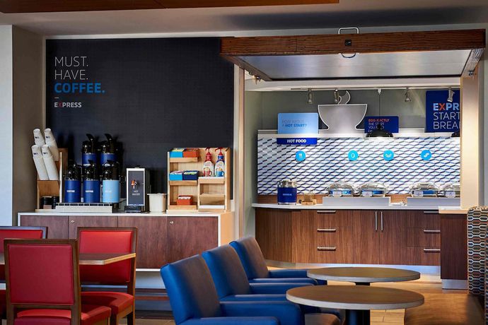 Imagen del bar/restaurante del Hotel Holiday Inn Express and Suites Ridgecrest China Lake, an IHG. Foto 5