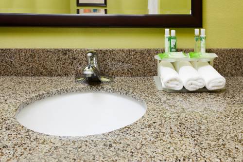 Imagen de la habitación del Hotel Holiday Inn Express and Suites Rome-east, An Ihg. Foto 6