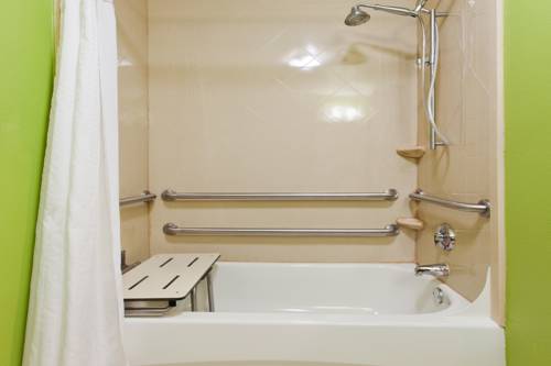 Imagen de la habitación del Hotel Holiday Inn Express and Suites Rome-east, An Ihg. Foto 16