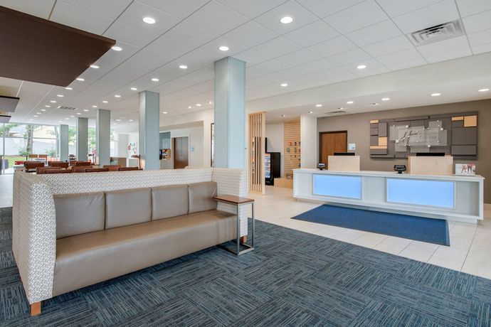 Imagen de los interiores del Hotel Holiday Inn Express and Suites Ruskin, an IHG. Foto 17