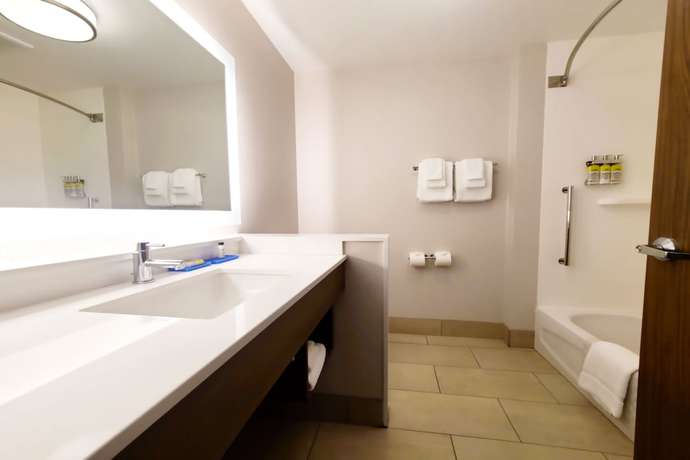 Imagen de la habitación del Hotel Holiday Inn Express and Suites Salem North - Keizer, an IHG. Foto 7