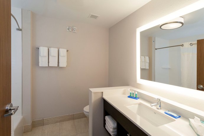 Imagen de la habitación del Hotel Holiday Inn Express and Suites Salem North - Keizer, an IHG. Foto 10