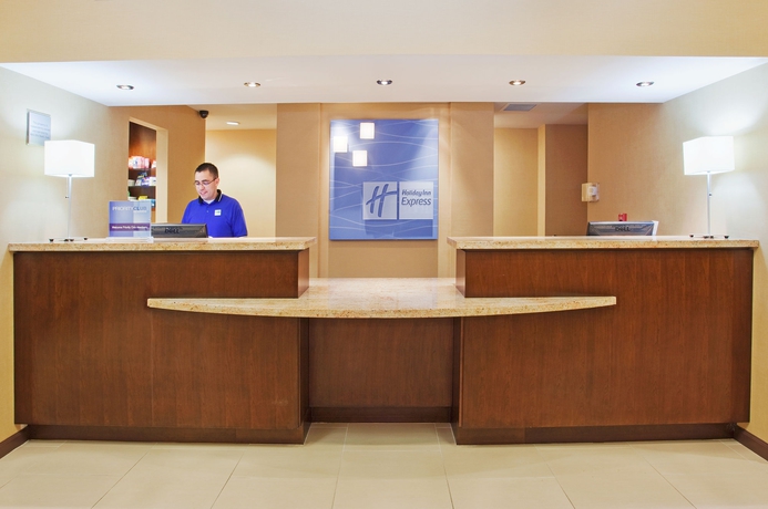 Imagen de los interiores del Hotel Holiday Inn Express and Suites Salinas, An Ihg. Foto 6