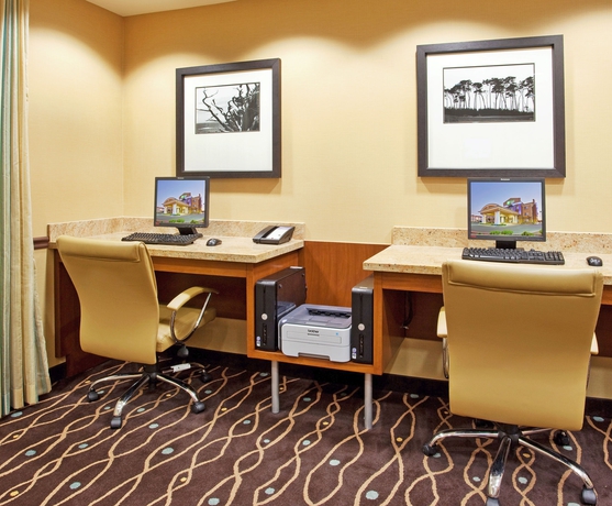Imagen de los interiores del Hotel Holiday Inn Express and Suites Salinas, An Ihg. Foto 8