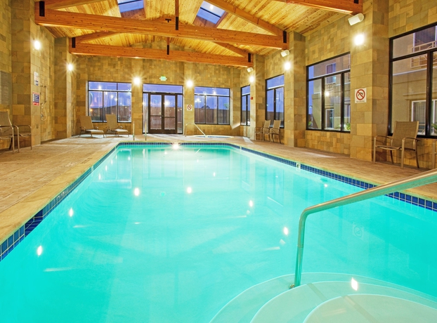 Imagen de la piscina del Hotel Holiday Inn Express and Suites Salinas, An Ihg. Foto 11