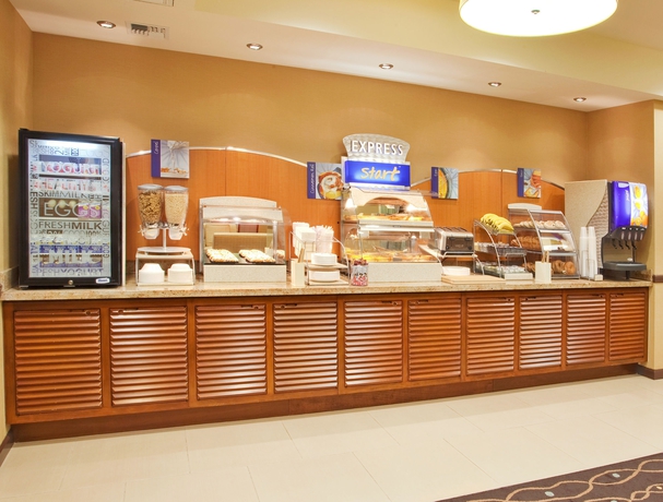 Imagen del bar/restaurante del Hotel Holiday Inn Express and Suites Salinas, An Ihg. Foto 3