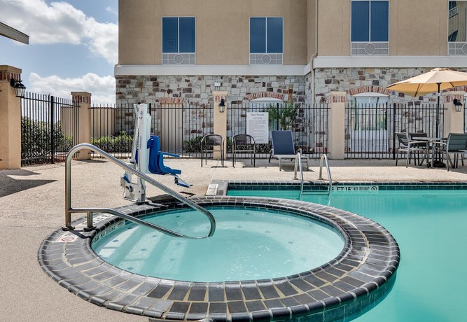 Imagen de la piscina del Hotel Holiday Inn Express and Suites San Antonio - Brooks City Base, An Ihg. Foto 19