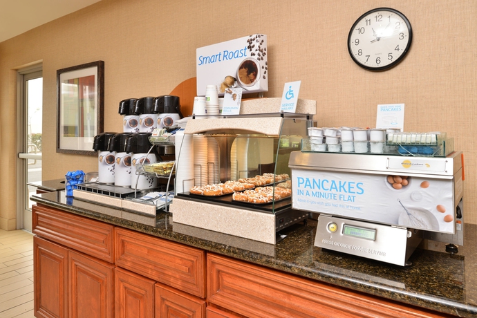 Imagen del bar/restaurante del Hotel Holiday Inn Express and Suites San Diego Otay Mesa, An Ihg. Foto 3