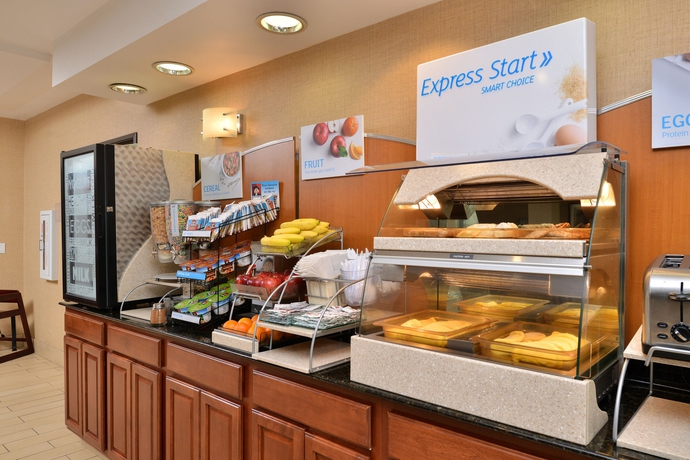 Imagen del bar/restaurante del Hotel Holiday Inn Express and Suites San Diego Otay Mesa, An Ihg. Foto 5