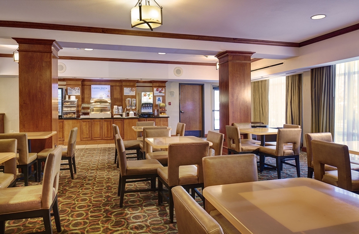 Imagen del bar/restaurante del Hotel Holiday Inn Express and Suites San Diego-sorrento Valley, An Ihg. Foto 3