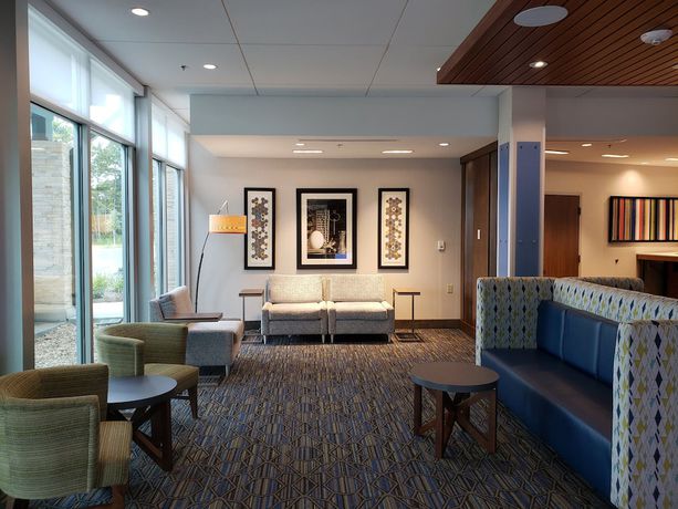 Imagen de los interiores del Hotel Holiday Inn Express and Suites Savannah N - Port Wentworth, an IHG. Foto 17