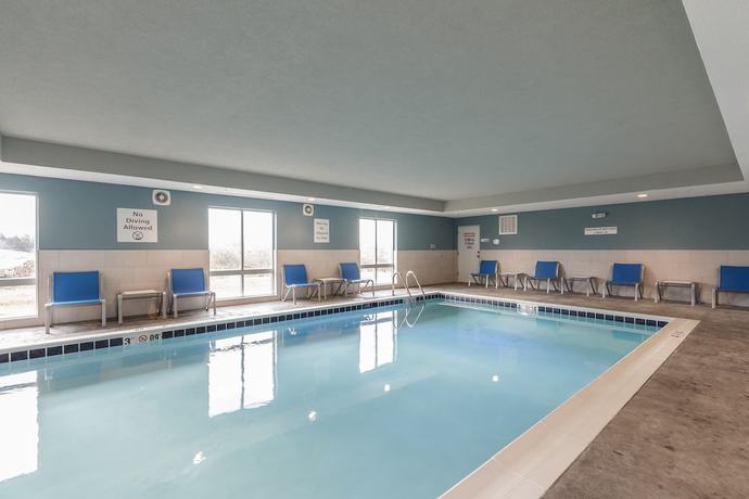 Imagen de la piscina del Hotel Holiday Inn Express and Suites - South Bend Casino. Foto 19