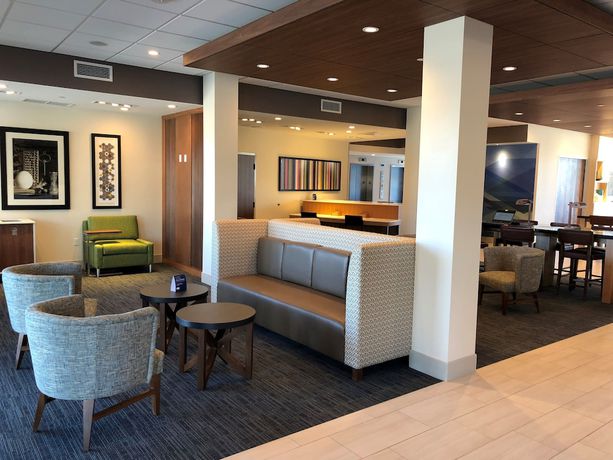 Imagen de los interiores del Hotel Holiday Inn Express and Suites Springfield North, an IHG. Foto 19