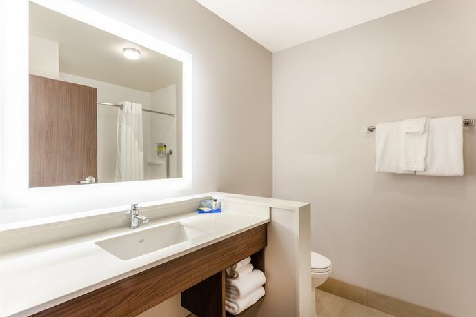 Imagen de la habitación del Hotel Holiday Inn Express and Suites Springfield North, an IHG. Foto 14
