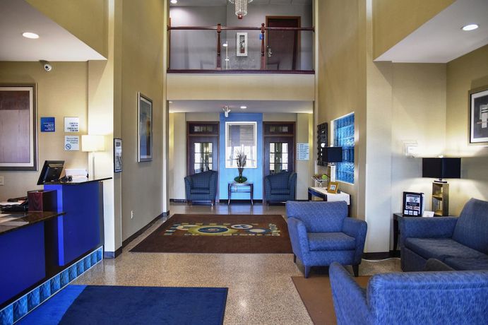 Imagen de los interiores del Hotel Holiday Inn Express and Suites St. Charles, An Ihg. Foto 18