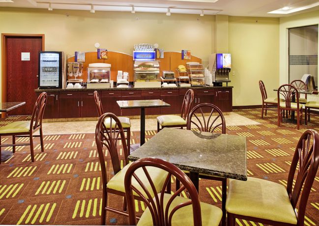 Imagen del bar/restaurante del Hotel Holiday Inn Express and Suites St. Charles, An Ihg. Foto 3