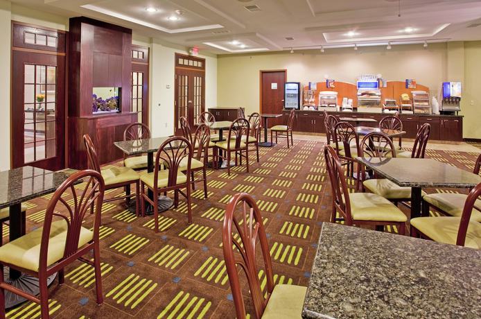 Imagen del bar/restaurante del Hotel Holiday Inn Express and Suites St. Charles, An Ihg. Foto 4