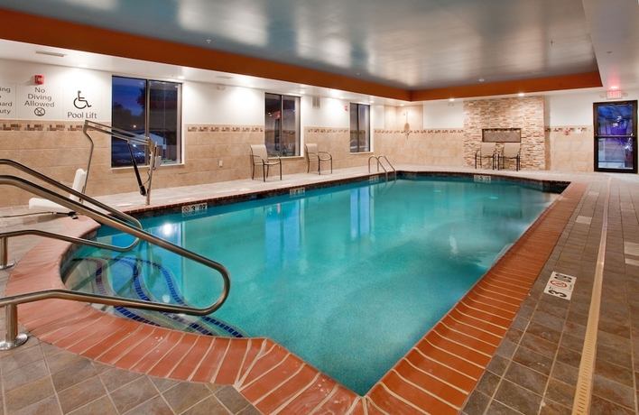 Imagen de la piscina del Hotel Holiday Inn Express and Suites St Louis Airport, An Ihg. Foto 19
