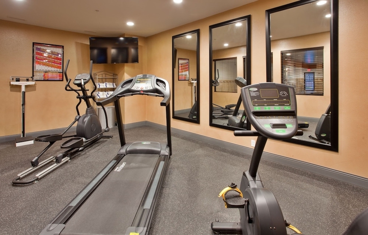 Imagen de los interiores del Hotel Holiday Inn Express and Suites St Louis Airport, An Ihg. Foto 18