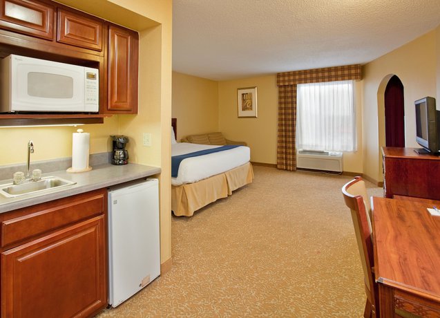 Imagen de la habitación del Hotel Holiday Inn Express and Suites St. Louis West - Fenton, an IHG. Foto 6