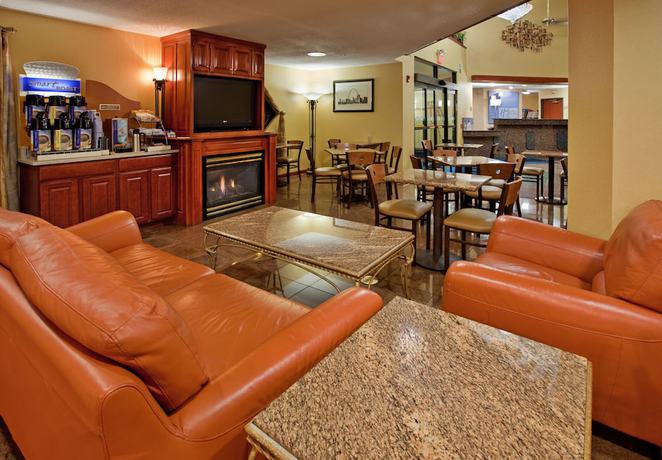 Imagen del bar/restaurante del Hotel Holiday Inn Express and Suites St. Louis West - Fenton, an IHG. Foto 2