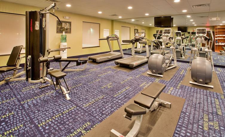 Imagen de los interiores del Hotel Holiday Inn Express and Suites St. Robert, an IHG. Foto 10