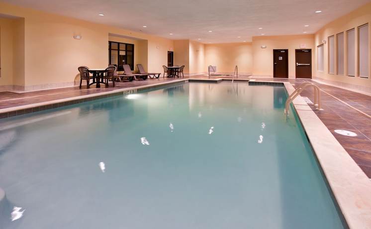 Imagen de la piscina del Hotel Holiday Inn Express and Suites St. Robert, an IHG. Foto 17
