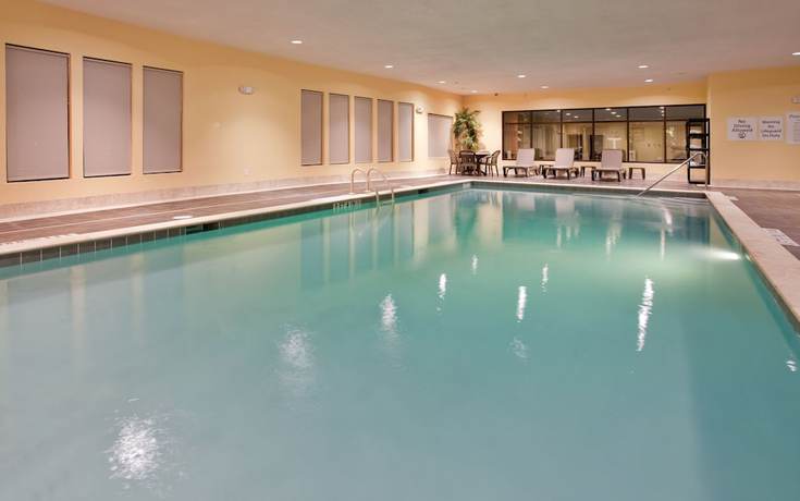 Imagen de la piscina del Hotel Holiday Inn Express and Suites St. Robert, an IHG. Foto 18