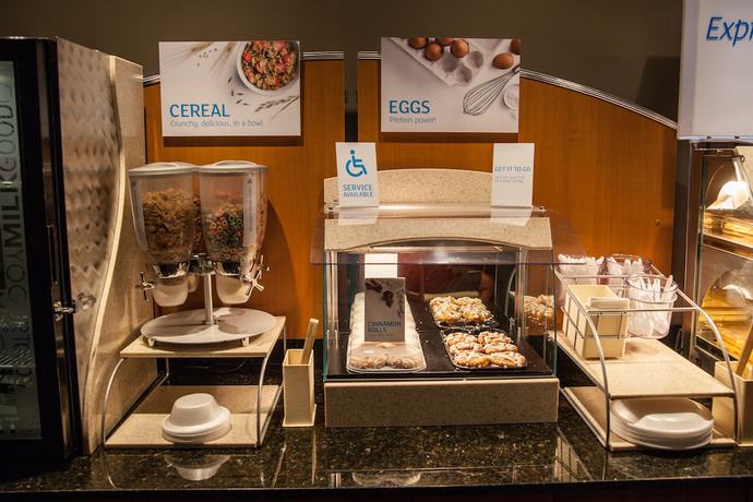 Imagen de los interiores del Hotel Holiday Inn Express and Suites St. Robert, an IHG. Foto 13