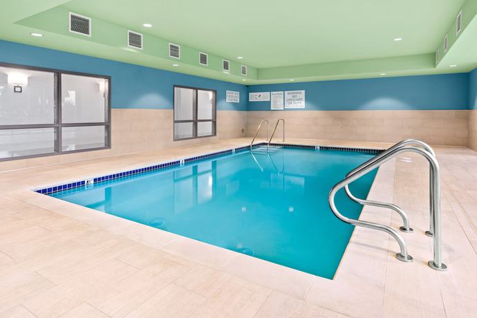 Imagen de la piscina del Hotel Holiday Inn Express and Suites Suisun City, an IHG. Foto 19
